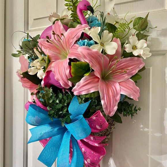 SOLD … Spring Vine Basket with Flamingoes - Picture 3 of 6
